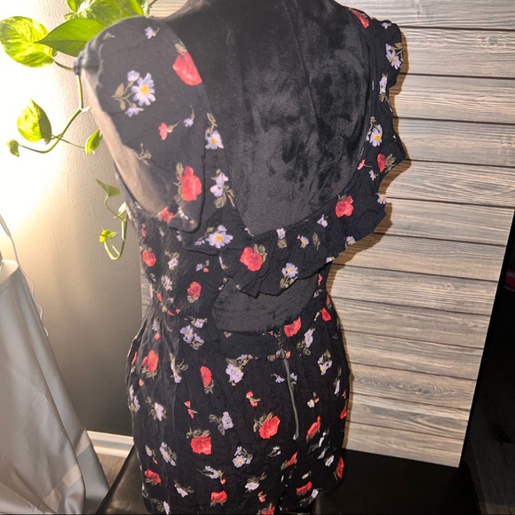 American Eagle Outfitters - Black Floral Romper - Open Back - Picture 4 of 6